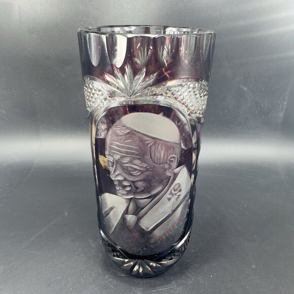 Vintage Amethyst Cut To Clear Glass Vase Portrait of Pope John Paul II Heavy VTG - Picture 14 of 16